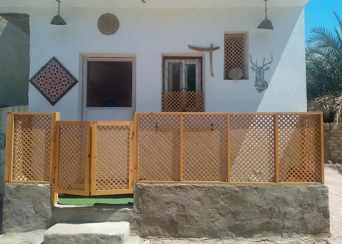 Apartment Budget Artistic Corner -beach Side And *